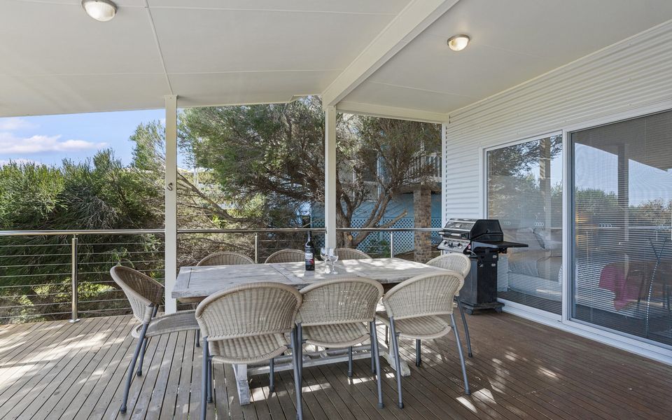 ‘YELLOW Door’ on Stacey – 17 Stacey Drive