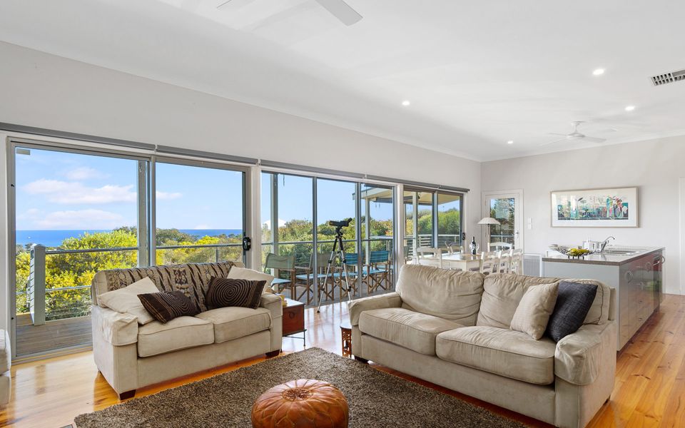 ‘YELLOW Door’ on Stacey – 17 Stacey Drive