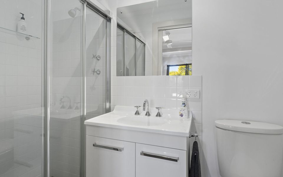 ‘YELLOW Door’ on Stacey – 17 Stacey Drive