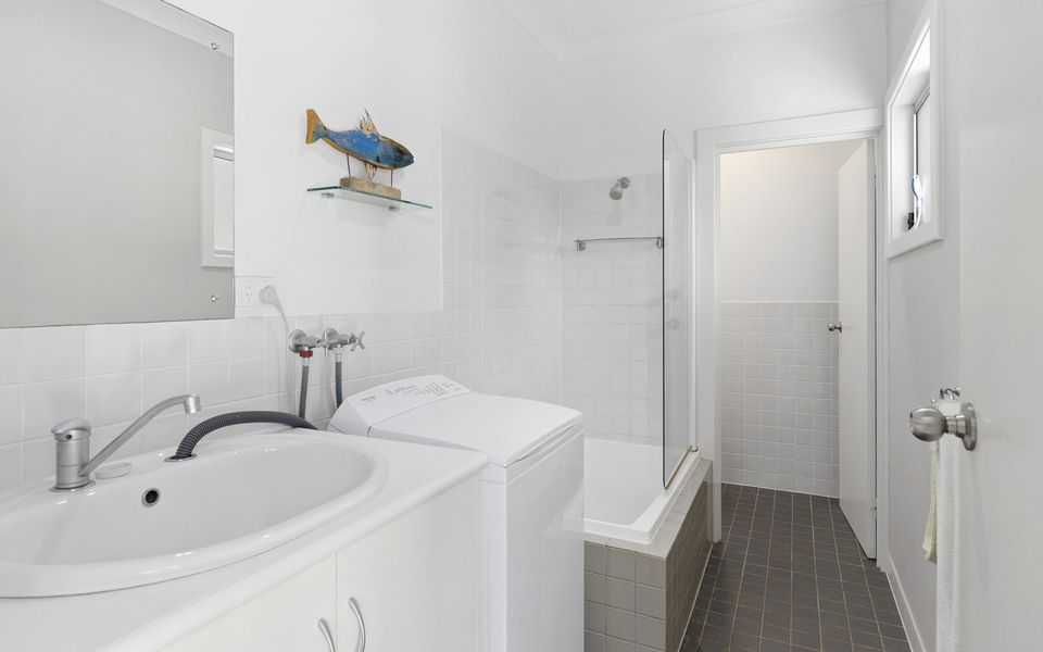 ‘YELLOW Door’ on Stacey – 17 Stacey Drive