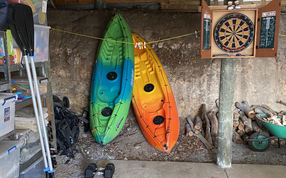 ‘YELLOW Door’ on Stacey – 17 Stacey Drive