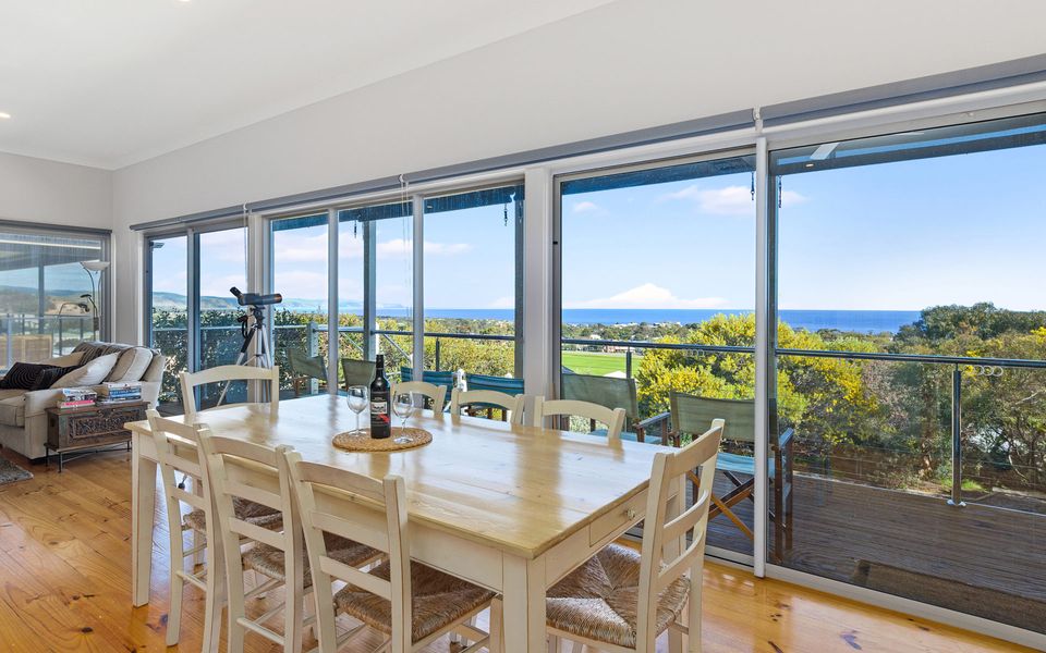 ‘YELLOW Door’ on Stacey – 17 Stacey Drive