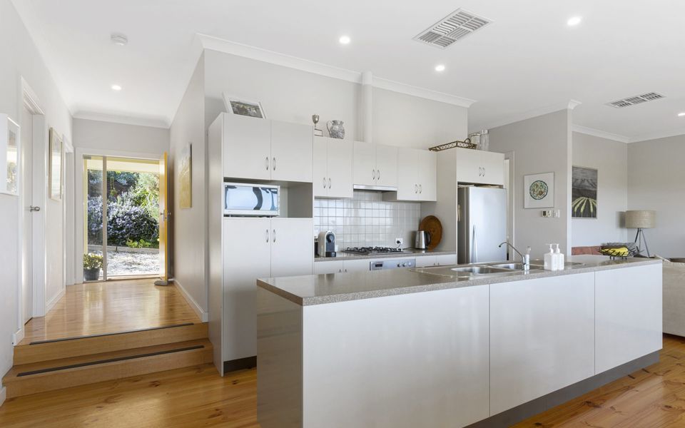 ‘YELLOW Door’ on Stacey – 17 Stacey Drive