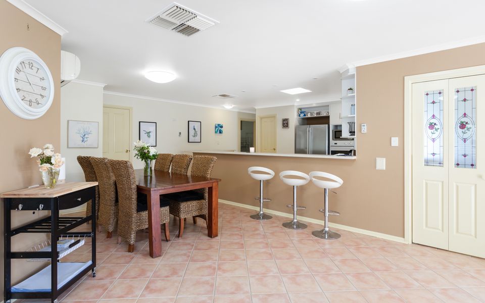 Dive into Dorset – 10 Dorset Court