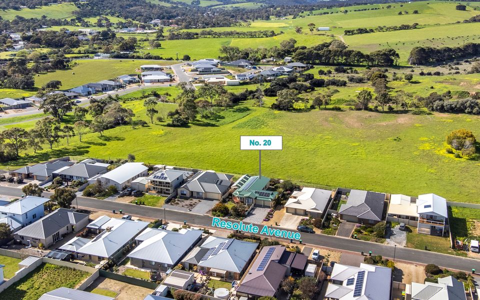 Ti Na Mara – 20 Resolute Avenue, Normanville