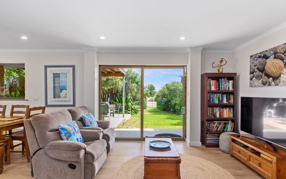 Coast and Country – 16 Riverview Drive, Carrickalinga