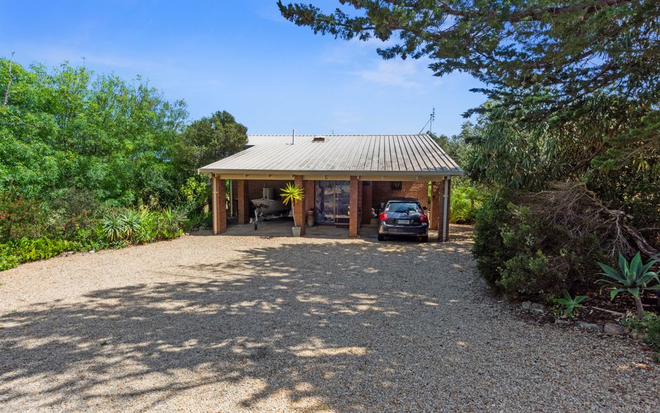 Coast and Country – 16 Riverview Drive, Carrickalinga