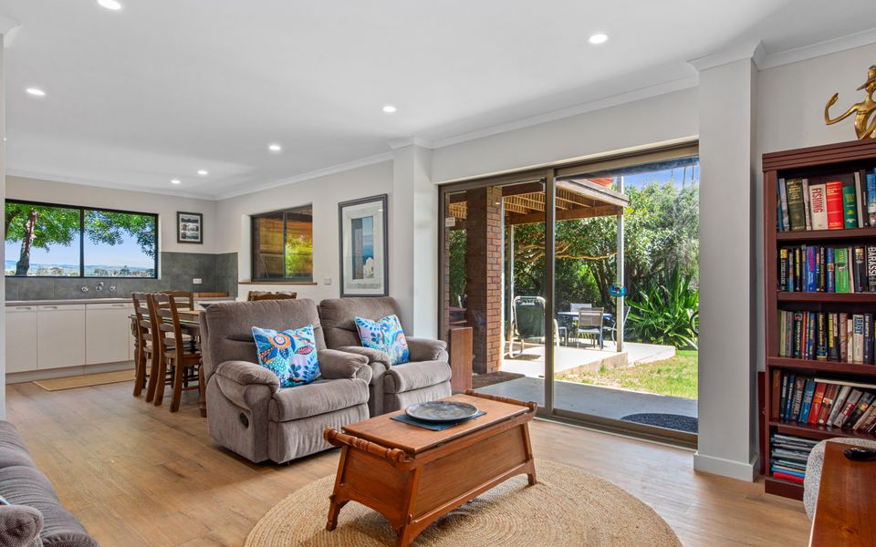 Coast and Country – 16 Riverview Drive, Carrickalinga