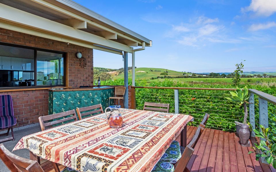 Coast and Country – 16 Riverview Drive, Carrickalinga