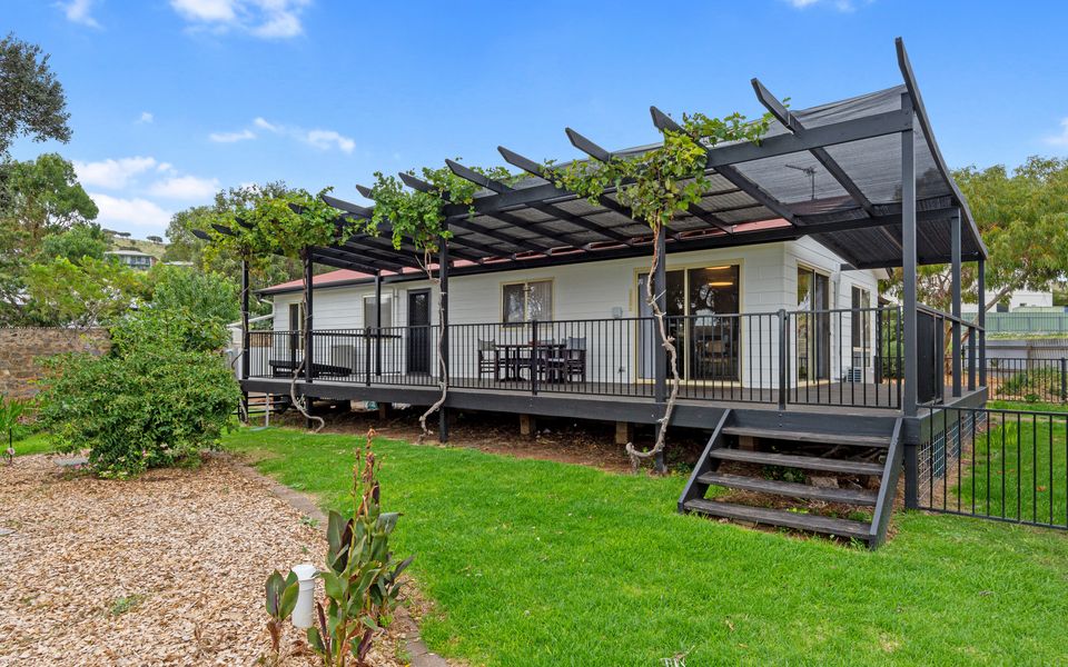 15 Dorset Court, Carrickalinga