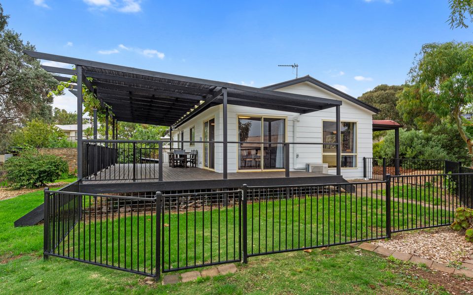 15 Dorset Court, Carrickalinga