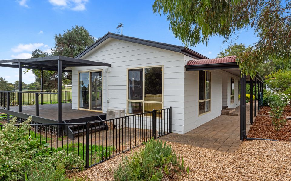 15 Dorset Court, Carrickalinga