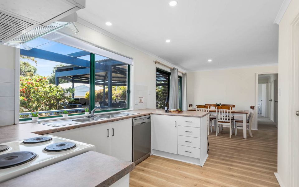 Deja Blue – 4 La Ronde