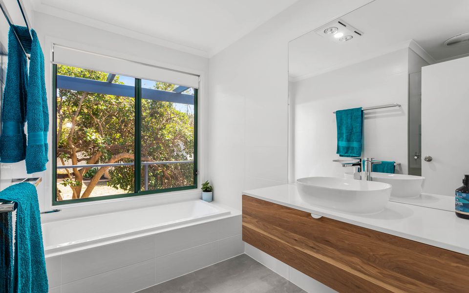 Deja Blue – 4 La Ronde