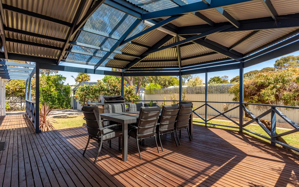 Deja Blue – 4 La Ronde