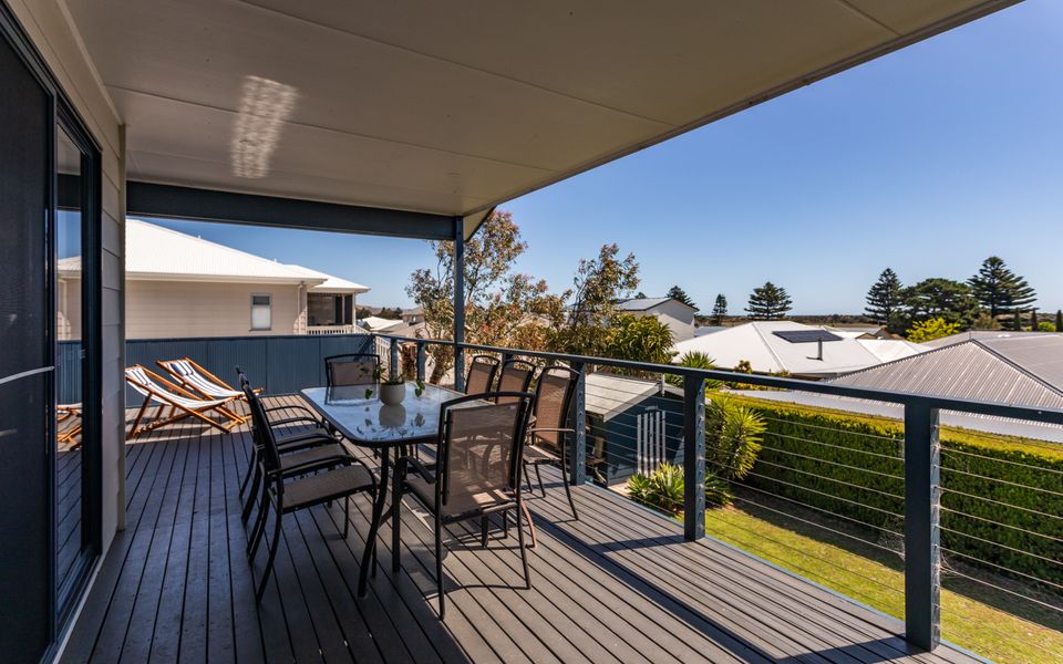 Lazy Days – 7 Nereus Drive