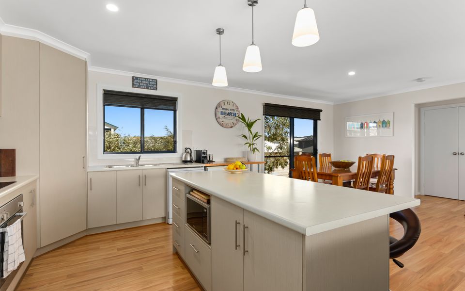 Lazy Days – 7 Nereus Drive