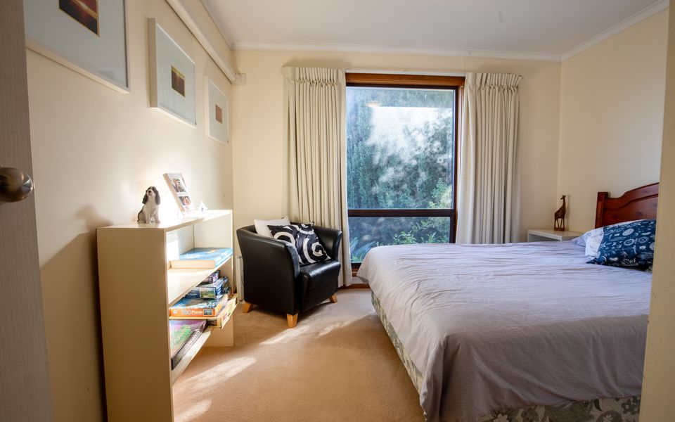 25 Elizabeth Crescent