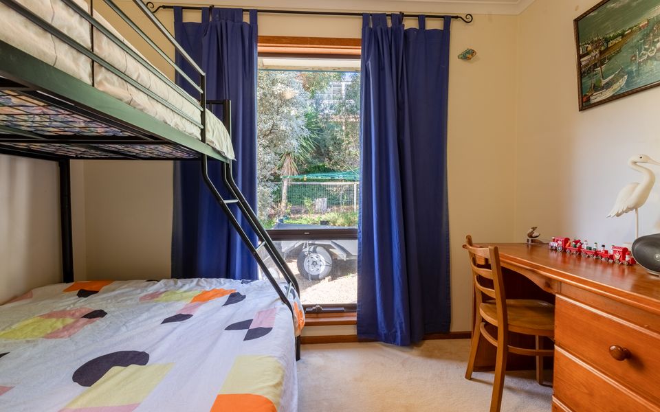 25 Elizabeth Crescent