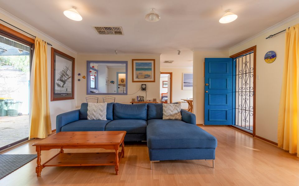 25 Elizabeth Crescent