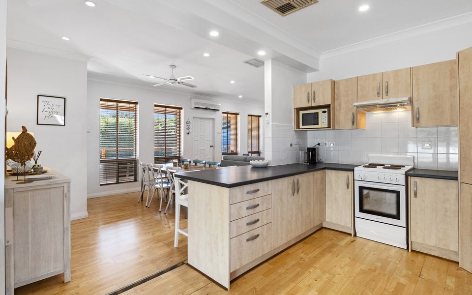 Family Tides – 52 La Ronde, Carrickalinga