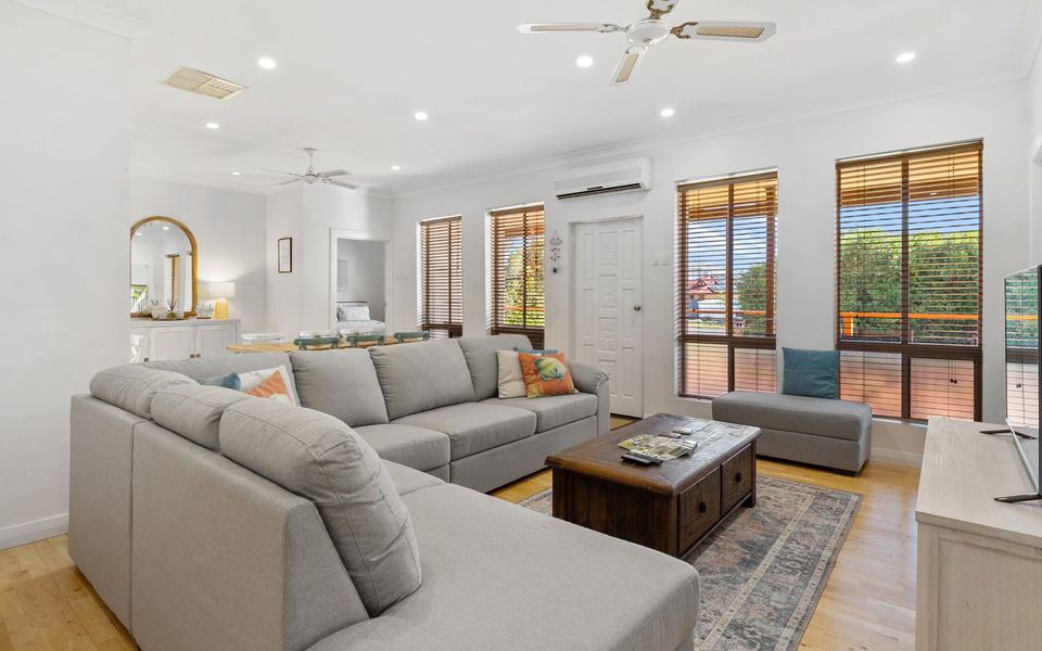 Family Tides – 52 La Ronde, Carrickalinga