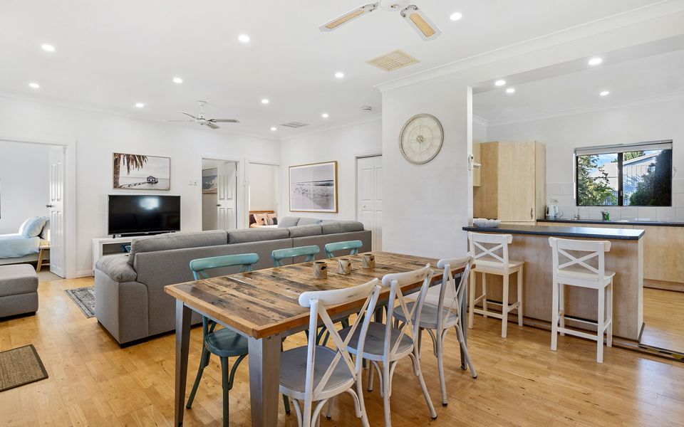 Family Tides – 52 La Ronde, Carrickalinga