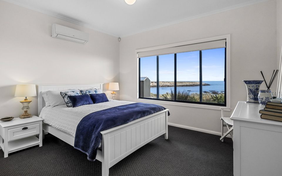 Shoreline Escape – 21/1 Paradise Drive