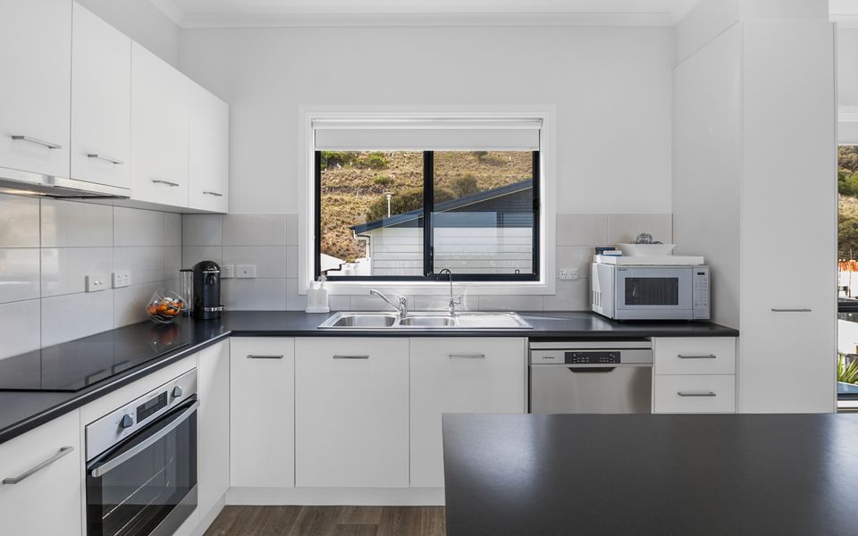 Shoreline Escape – 21/1 Paradise Drive