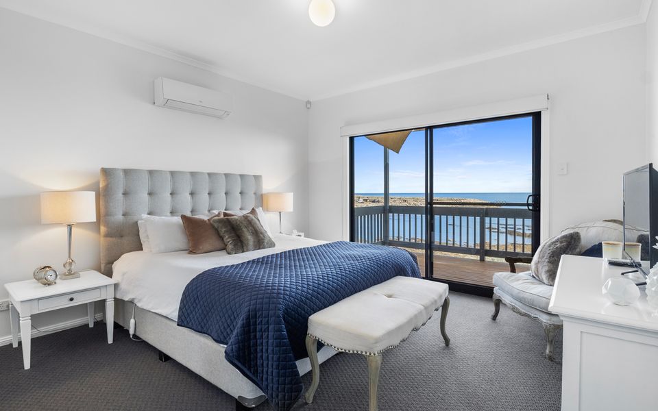 Shoreline Escape – 21/1 Paradise Drive