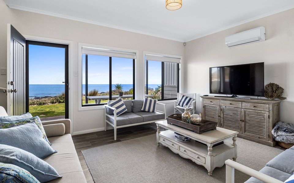 Shoreline Escape – 21/1 Paradise Drive