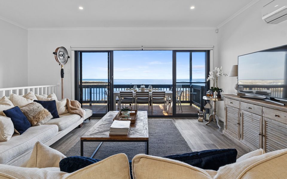 Shoreline Escape – 21/1 Paradise Drive