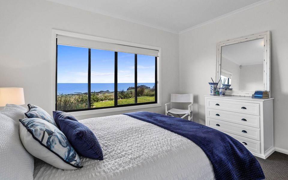 Shoreline Escape – 21/1 Paradise Drive