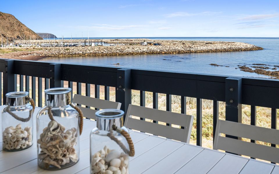 Shoreline Escape – 21/1 Paradise Drive