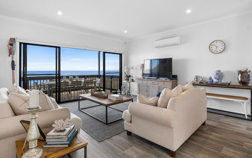 Shoreline Escape – 21/1 Paradise Drive