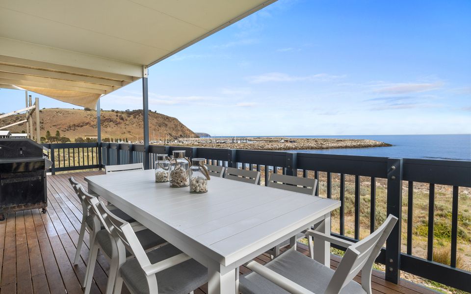 Shoreline Escape – 21/1 Paradise Drive