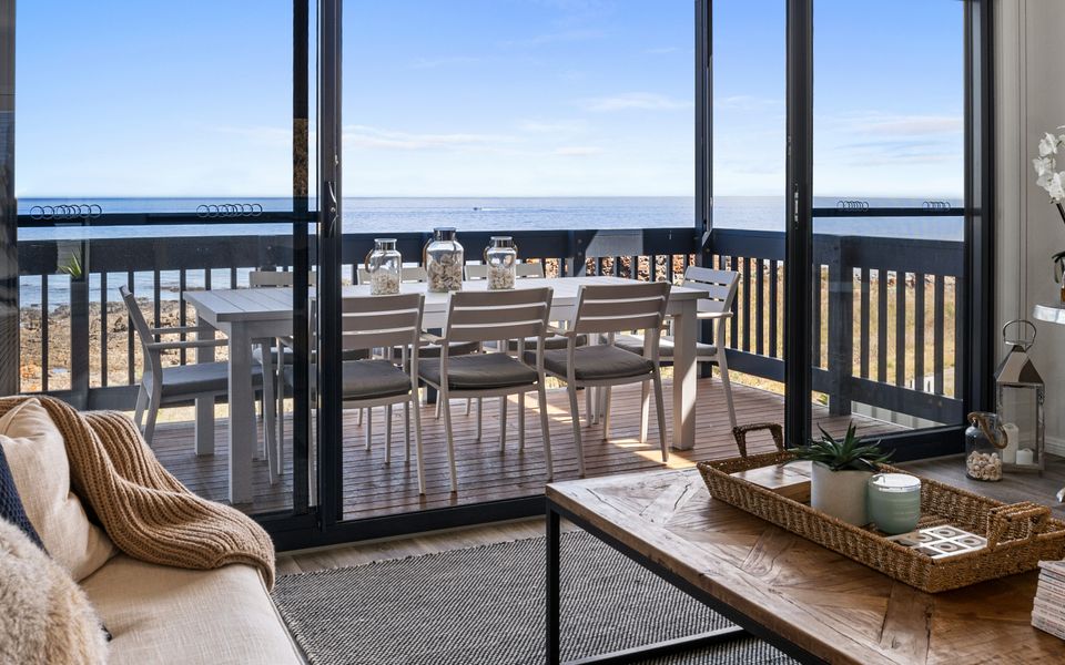 Shoreline Escape – 21/1 Paradise Drive