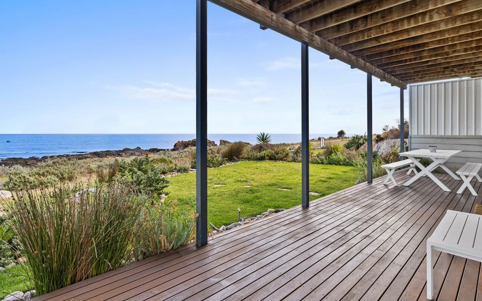 Shoreline Escape – 21/1 Paradise Drive