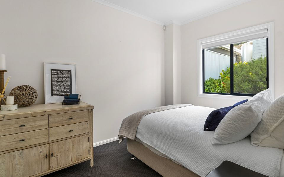 Shoreline Escape – 21/1 Paradise Drive