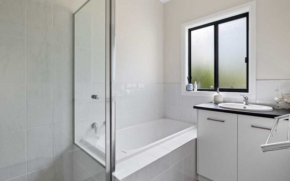 Shoreline Escape – 21/1 Paradise Drive