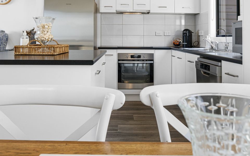 Shoreline Escape – 21/1 Paradise Drive