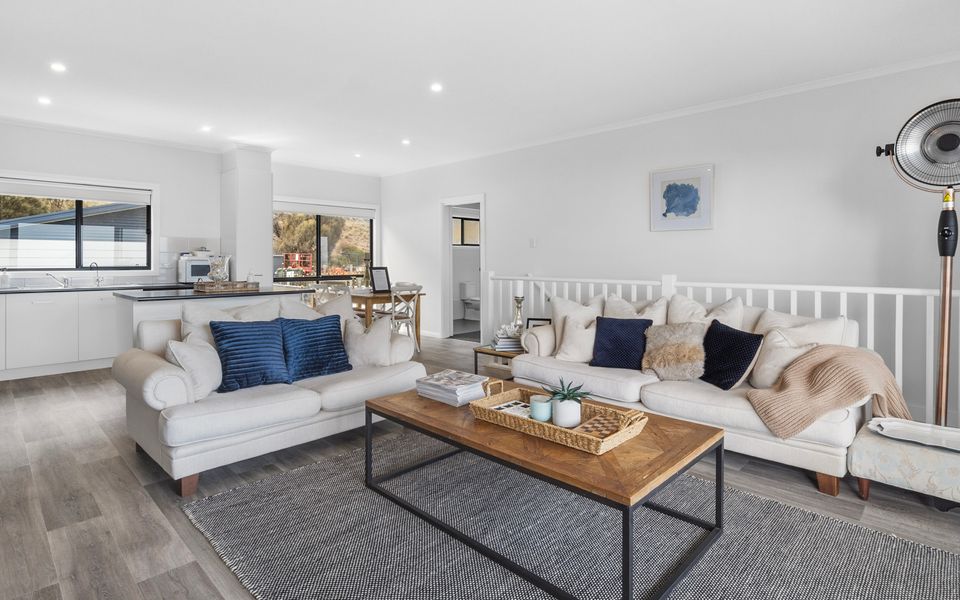 Shoreline Escape – 21/1 Paradise Drive