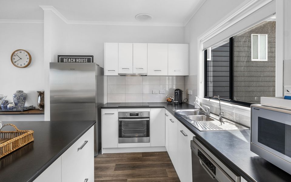 Shoreline Escape – 21/1 Paradise Drive