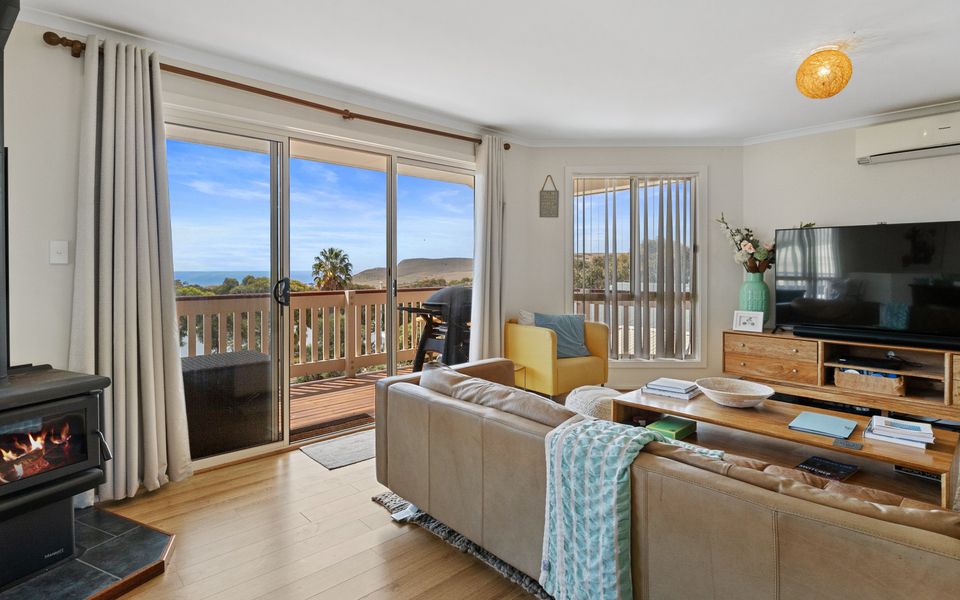 Valley Views – 11 Woodgate Road