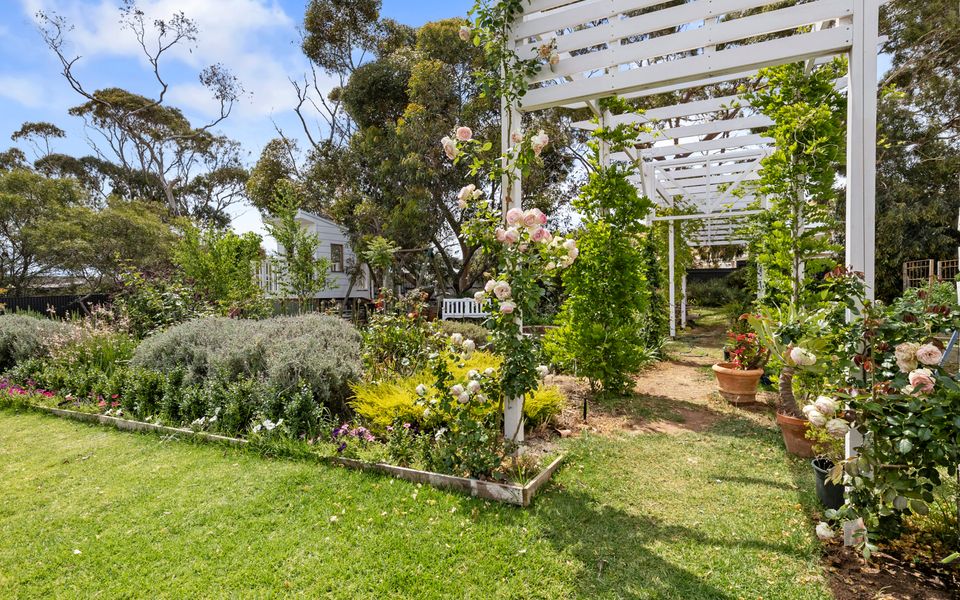 The White House – 6 Bennett Street