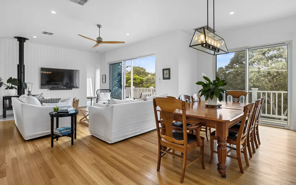 The White House – 6 Bennett Street