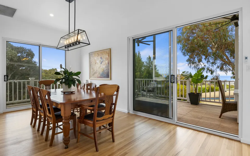 The White House – 6 Bennett Street