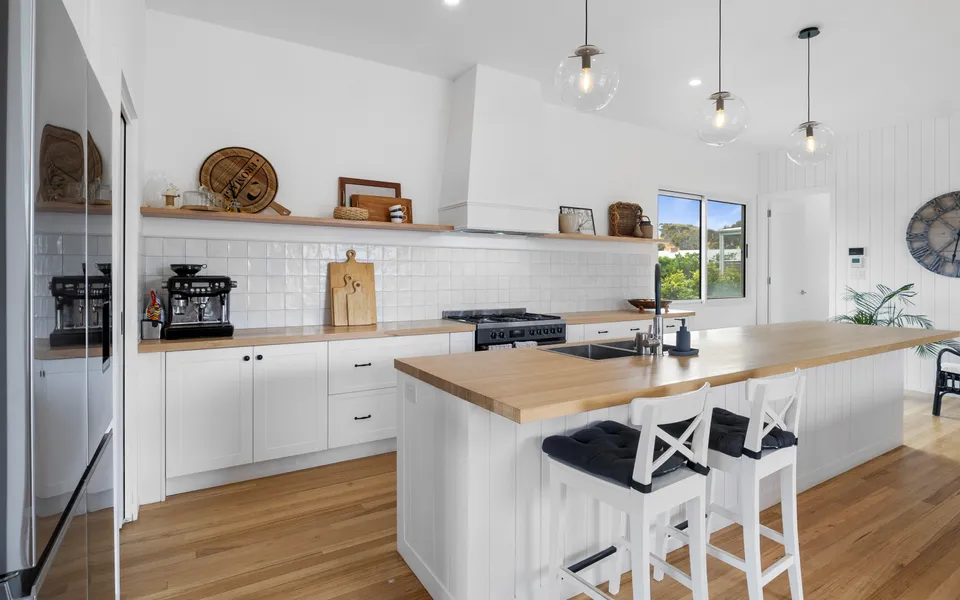 The White House – 6 Bennett Street