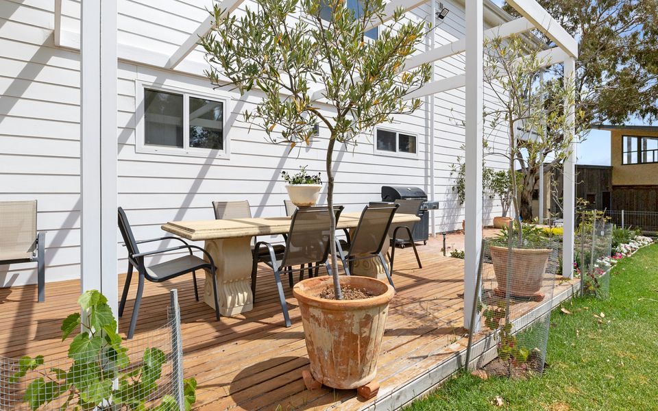 The White House – 6 Bennett Street