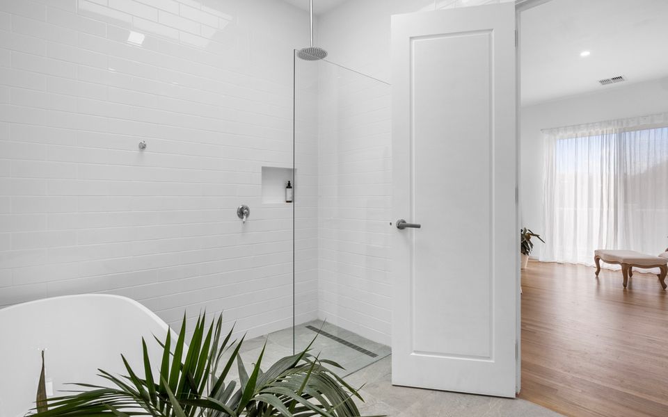 The White House – 6 Bennett Street